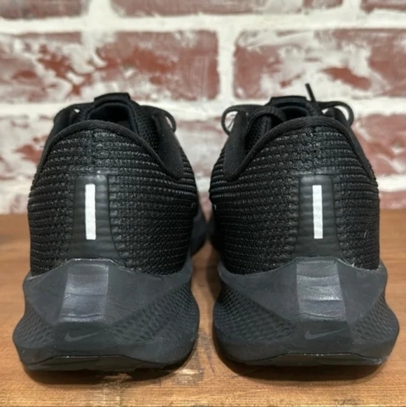 running shoes - Picture 4 of 7